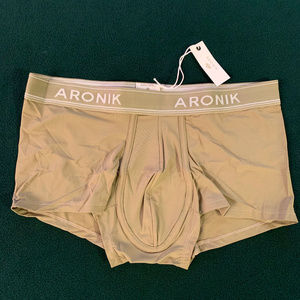 Aronik Square Brief